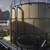 Les investissements étrangers dans les centrales énergétiques ne doivent pas être soumis à la Lex Koller, décide le Conseil des Etats (illustration). KEYSTONE/MICHAEL BUHOLZER